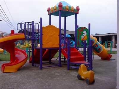 孩子玩幼兒園滑梯注意危險系數(shù)高嗎？